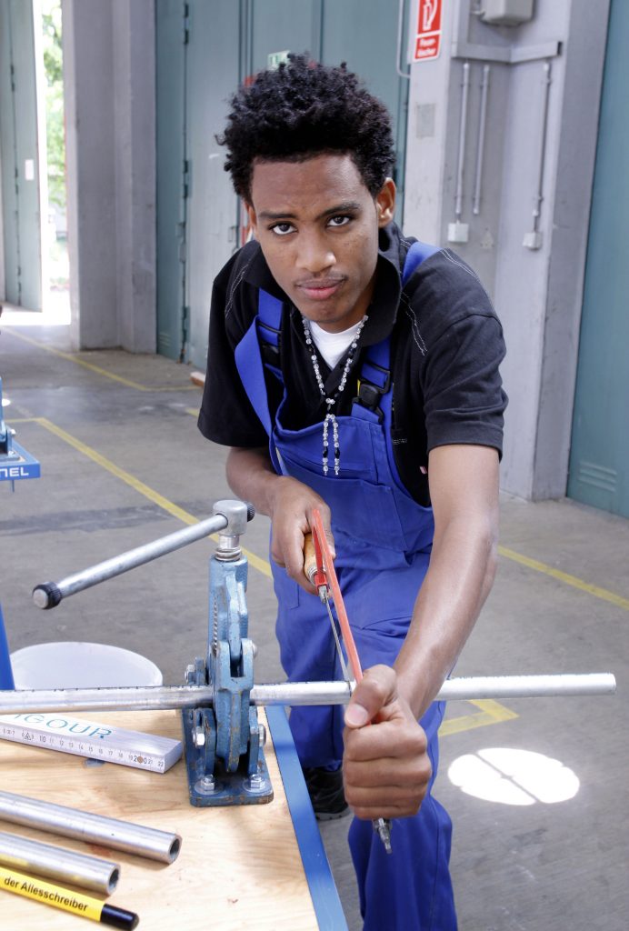 29.7.2015 Ausbildung für Flüchtlinge Bayernkaserne Hagos Teklat Foto: Reinhard Kurzendoerfer